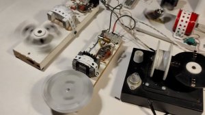 4 Генератора Бедини работают от 1 маленького  генератора на герконе.