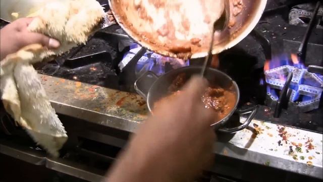 Adam Takes On The Spiciest Curry In America | Man v Food смотреть онлайн