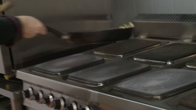 На кухне ресторана "Молоко" смотреть онлайн