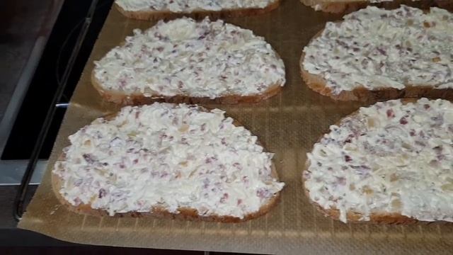 Горячие бутерброды,  вкуснейшая помазка для хлеба!!!