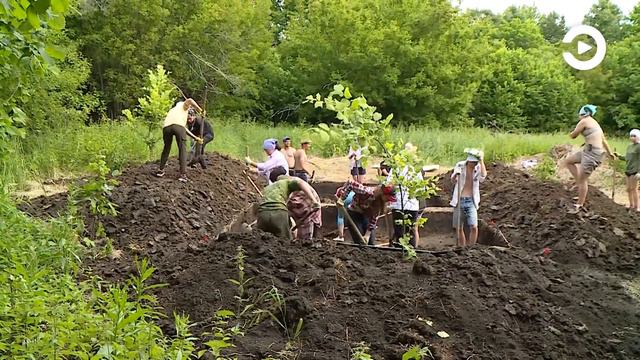 В Бессоновском районе студенты во время археологической практики обнаружили каменное скребло смотреть онлайн