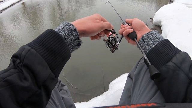 Весенний мормышинг на малой реке. Рыбалка 2020! С ультралайтом в городской черте. смотреть онлайн