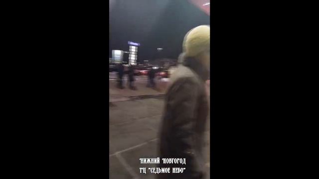 Рьяная охрана! Рвет и мечет! Сбор подписей против QR-кодов! смотреть онлайн