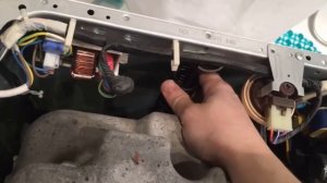 Стиральная машина прыгает при отжиме, что делать?