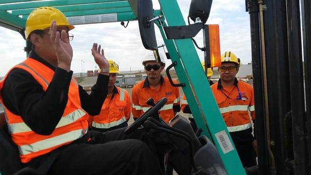 Практическое занятие по курсу Оператор вилочного погрузчика работников KazMineralsBozshakol 2 смотреть онлайн