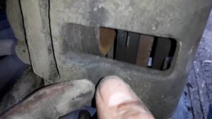 Замена передних тормозных дисков и тормозных колодок на ВАЗ 21099