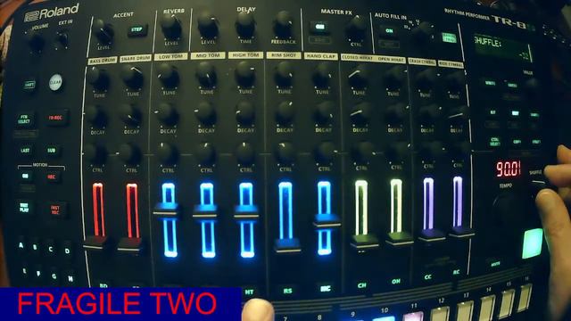 ROLAND TR-8S SYNTH / FRAGILE 2 смотреть онлайн