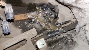 Mercedes W124. Поиск утечки тока.