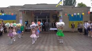 Танец первоклассников. Последний звонок