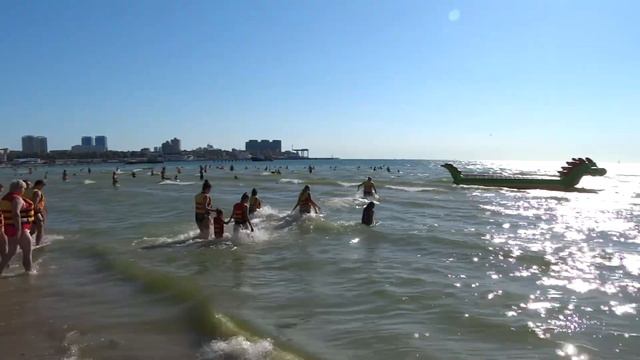 Пляж в Анапе заполнен на 100 процентов . Отдых в Анапе 2020 смотреть онлайн