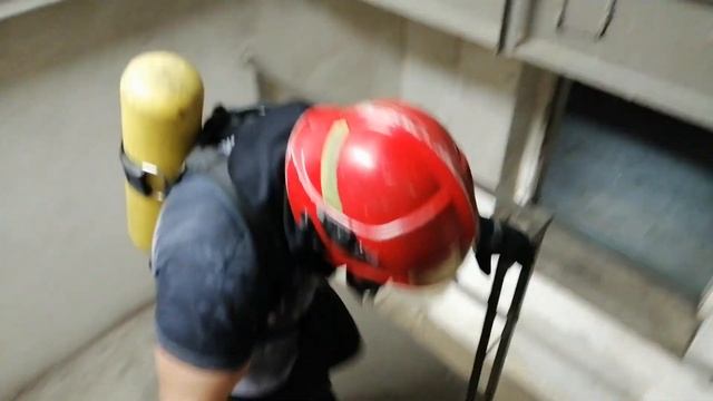 УХОЖУ РАБОТАТЬ В МЧС?! Очередная тренировка пожарного! смотреть онлайн