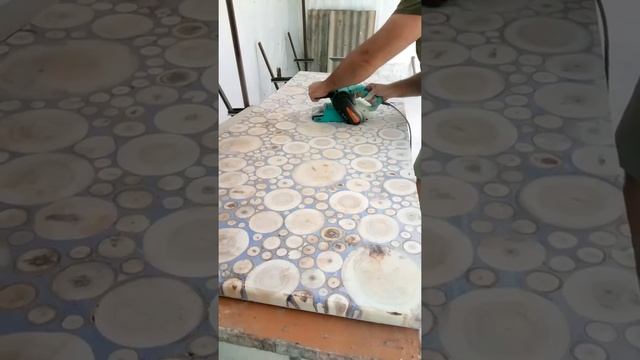 Столешница из спилов,песка и смолы... смотреть онлайн