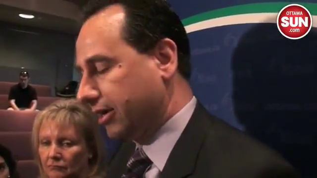 Manconi Wants to talk to Anonymous Videographer смотреть онлайн