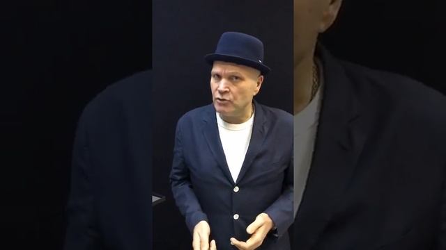 Встречаются два одессита...Анекдот смотреть онлайн