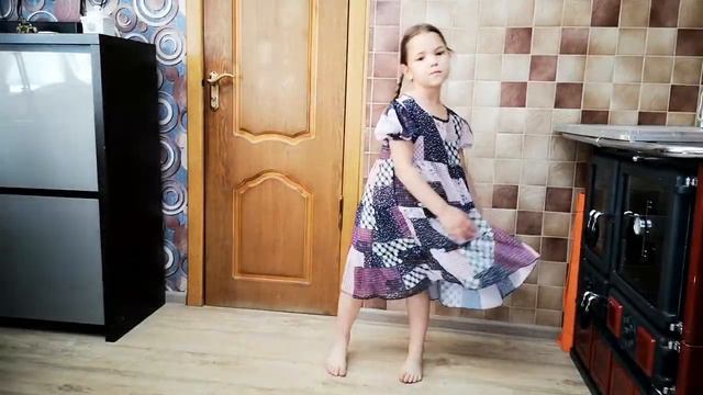 Мама хочу свой канал. Давай снимать ролики. Мы учимся - танцевать, снимать и т. д