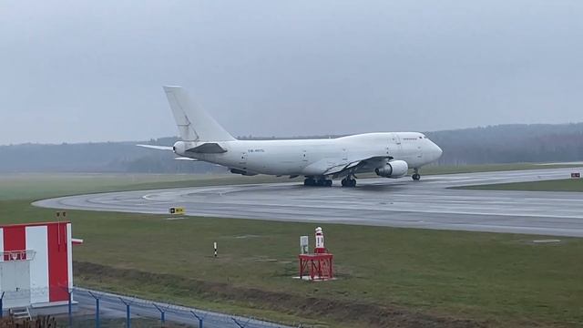 VERY RARE Boeing 747-300 Foggy Departure Minsk Airport / Руление и туманный взлёт Аэропорт Минск смотреть онлайн