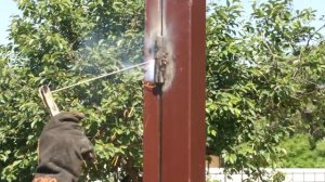 Установка калитки - сварка каркаса, обшивка профлистом, петли, замок