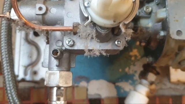 ЧТО ДЕЛАТЬ!? ТЕЧЬ ГАЗОВОЙ КОЛОНКИ АРИСТОН! Разбираемся на месте! Рекомендации специалиста! смотреть онлайн