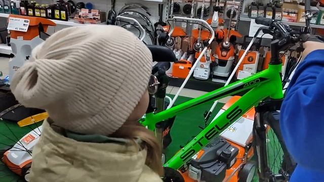 Подарок для мамы // Как мы выбирали велосипеды смотреть онлайн