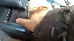 Mercedes Vito 638 воздух в топливе . Снимаем бак , переделываем подачу топлива .