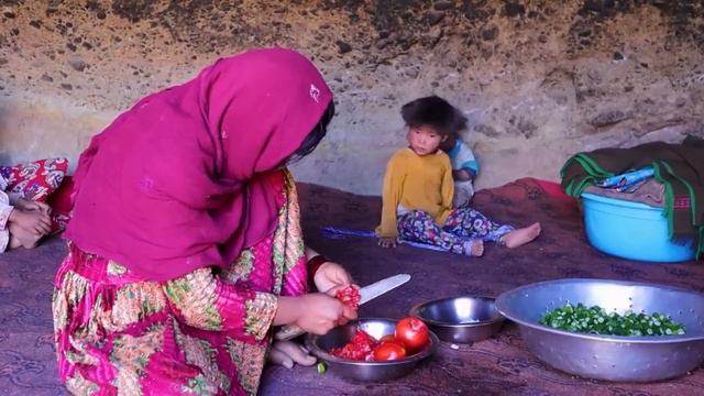 14. Афганистан СЕГОДНЯ, Жизнь семьи в горах. Жаркое из овощей на костре.