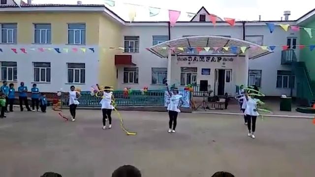 Танец с лентами г.Уральск. смотреть онлайн