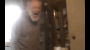 дед орет 2 минуты