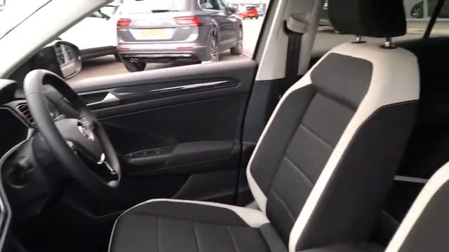 Volkswagen, T-ROC HATCHBACK, 1.5 TSI EVO SEL 5dr DSG смотреть онлайн
