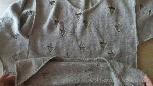 Экстравагантный мужской джемпер с ＂дырявым＂ узором и швами наружуЭкстравагантный мужской джемпер с "