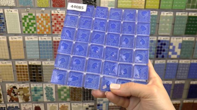 Синяя стеклянная мозаика с эффектом воды смотреть онлайн