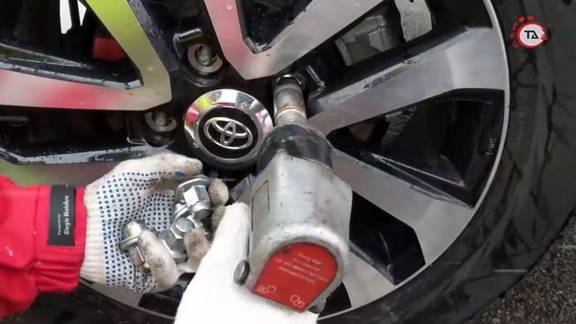 Замена колеса Toyota LC 200