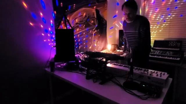 Epic Elite - Synth Jam - Roland MC-707 / VT-4 смотреть онлайн