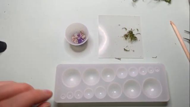 Урок 4 Как сделать полусферу? Украшения из эпоксидной смолы для начинающих. DIY resin jewelry смотреть онлайн