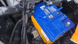 Замена аккумулятора в автомобиле Skoda