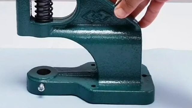 How to Install a Grommet | Grommet tool how to use | Grommets for Mini Sewing Machine projects смотреть онлайн