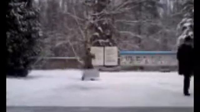 Дворник в зимний период / Yardman in winter смотреть онлайн