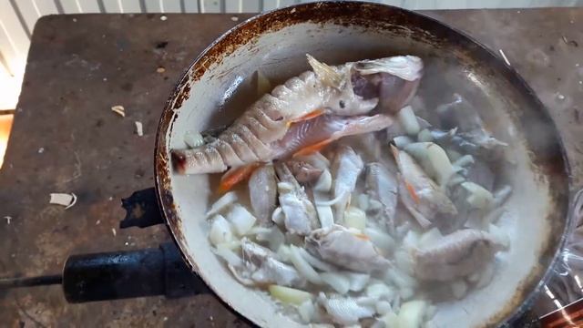 ГОТОВЛЮ КРУПНОГО ОКУНЯ И МЕЛКИЕ ПЛОТВИЧКИ НА РАБОТЕ. смотреть онлайн