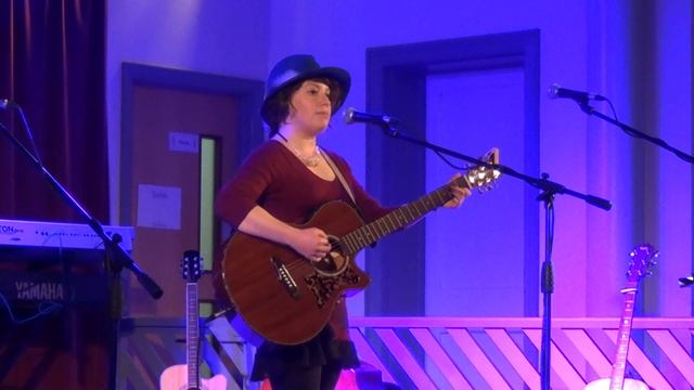 Sarah Raising the Roof смотреть онлайн