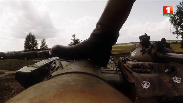 Александр Солодуха сел на шпагат! На танках! смотреть онлайн