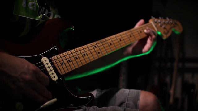 Improvising on the Roadhouse Deluxe Strat смотреть онлайн