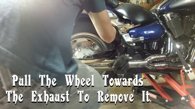 How To Change / Remove Rear Tire On A Suzuki Intruder VL1500 and Boulevard C90 смотреть онлайн