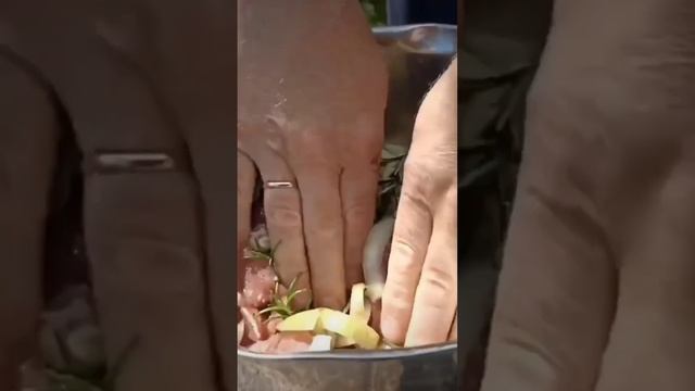 ТЕПЕРЬ ГОТОВЛЮ ТОЛЬКО ТАК!!! Шашлык из свинины! Секрет сочного шашлыка! #foodziplus смотреть онлайн