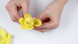 9 идей: Подарки и поделки из конфет на 8 марта