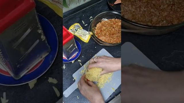 Картофельная запеканка с фаршем, горошком и сыром смотреть онлайн