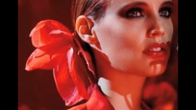 Anna Calvi - Moulinette смотреть онлайн