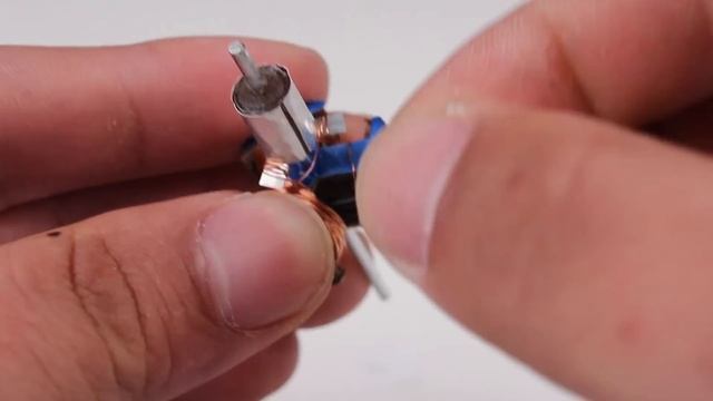 How to Make a DC Motor with Pepsi Cola can смотреть онлайн
