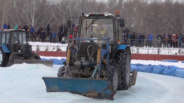 Подготовка льда после 1 серии заездов смотреть онлайн