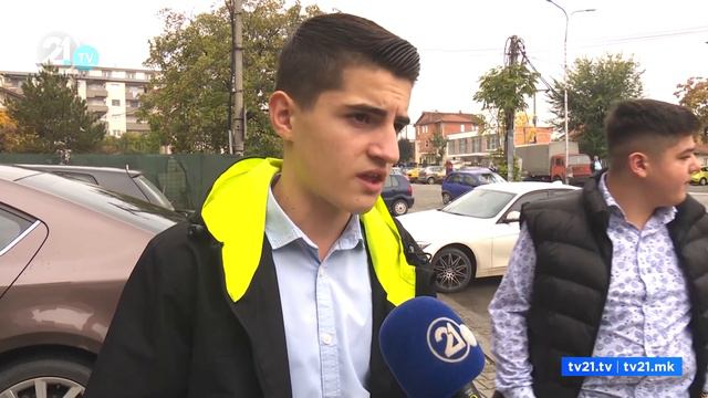 Nxënësit në autobus sikur peshqit në konservë! Kërkojnë të shpeshtohet autobusi me numër 56 смотреть онлайн