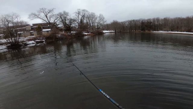 Catching Winter Bass In SMALL Ponds (Winter Bass Fishing Tips) смотреть онлайн