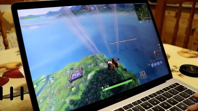 Prueba del nuevo MacBook Air y Fortnite смотреть онлайн